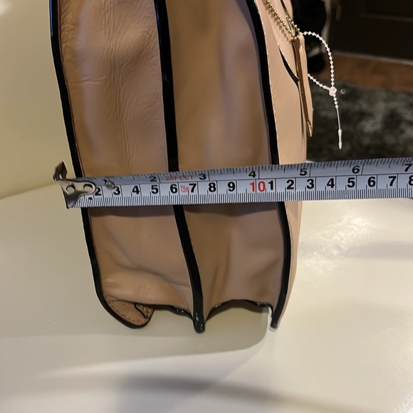 Cream Leather Satchel with Gold Clasp - Picture 14 of 16